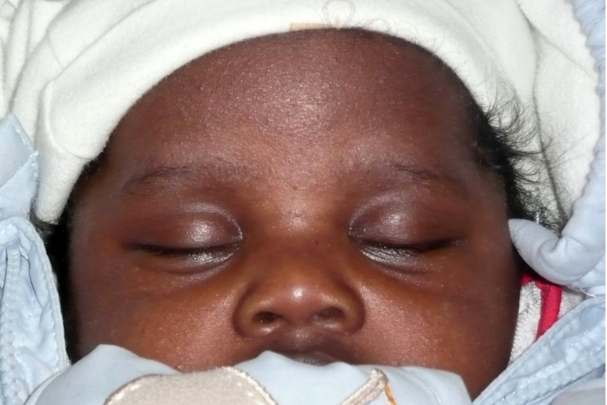 Neugeborenes Baby von Mutter ohne Krankenversicherung