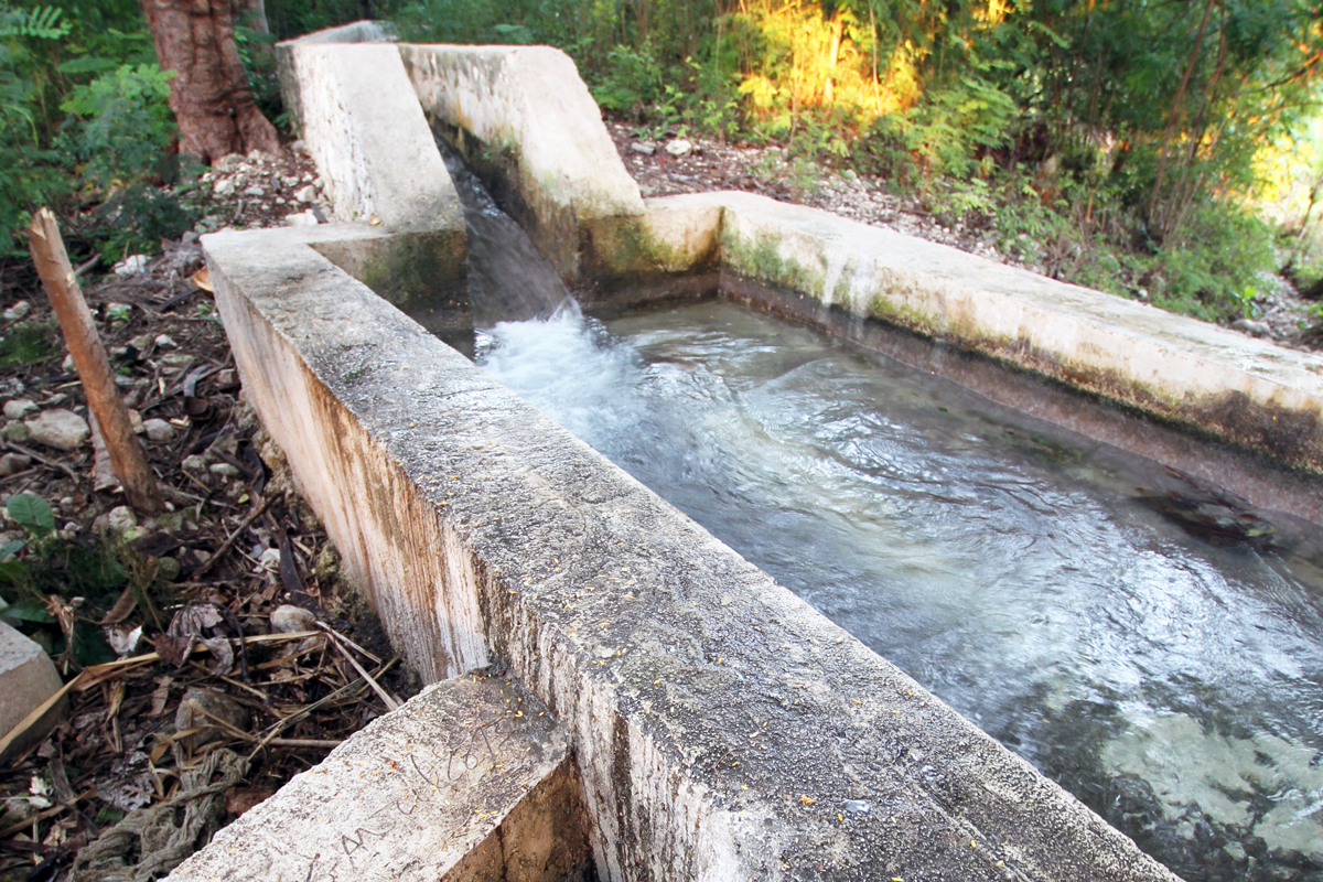 Durch das Aquädukt fließt sauberes Wasser