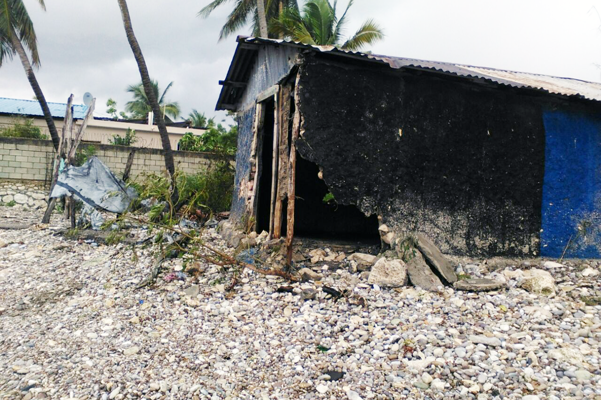 Zerstörtes Haus in Belle Anse, Haiti