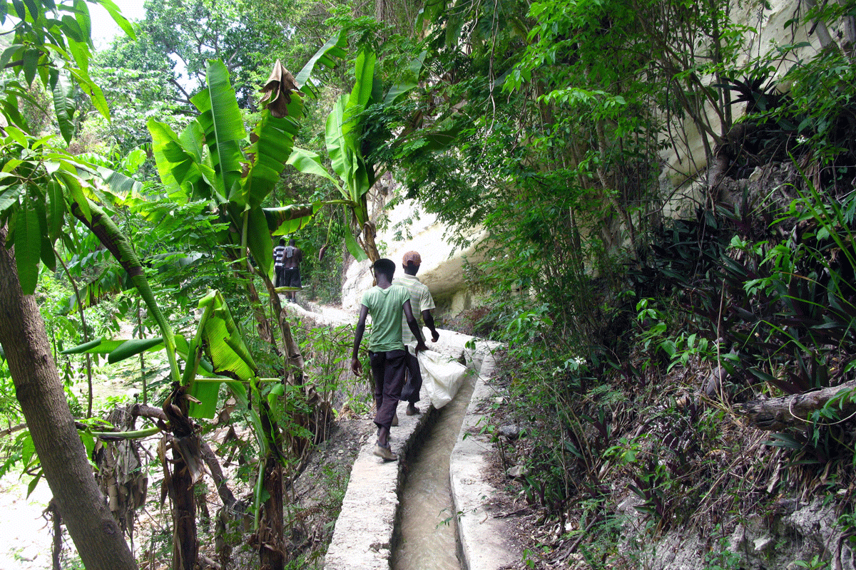 Wasserkanal in Haiti