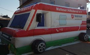 Malteser Hüpfburg Rettungswagen