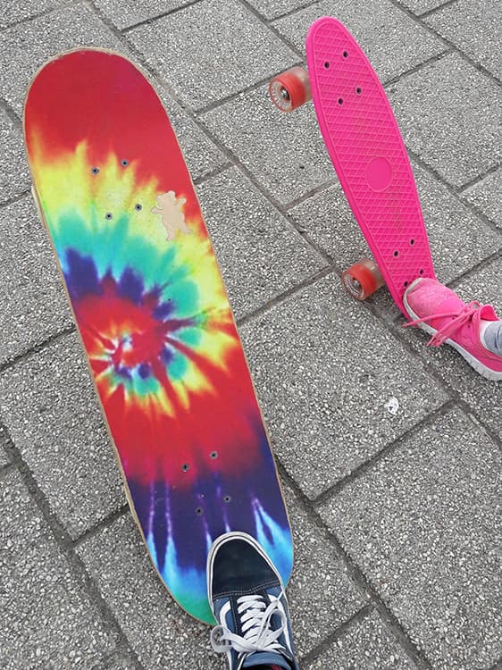 Die zwei Skateboards von Maren und Mia.
