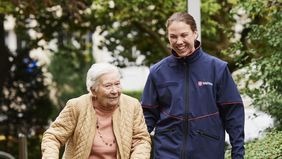 Besuchs- und Begleitdienst: Ehrenamtliche besuchen ältere Menschen auf deren Wunsch zu Hause oder auch Spaziergänge sind möglich.  