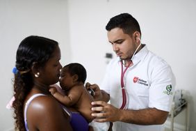 Nahe der kolumbianischen Grenzstadt Maicao untersuchen medizinische Teams venezolanische Geflüchtete. Foto: Florian Kopp/Malteser International