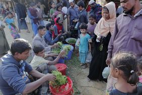In Bangladesch leben auf einem Quadratkilometer 40.000 Flüchtlinge dicht gedrängt im größten Flüchtlingscamp der Welt. Foto: Noor Gelal/Malteser International