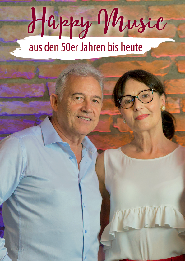 ein lächelnder Mann und eine lächelnde Frau 