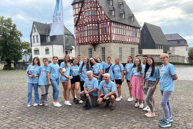 Foto © Malteser/Jürgen Briegel: Auch ein Ausflug nach Limburg stand auf dem Programm für die Jugendlichen aus Vareš, die auf Einladung des Malteser Auslandsdienstes aus Bosnien und Herzegowina im September eine Woche auf Schloss Diez verbrachten.