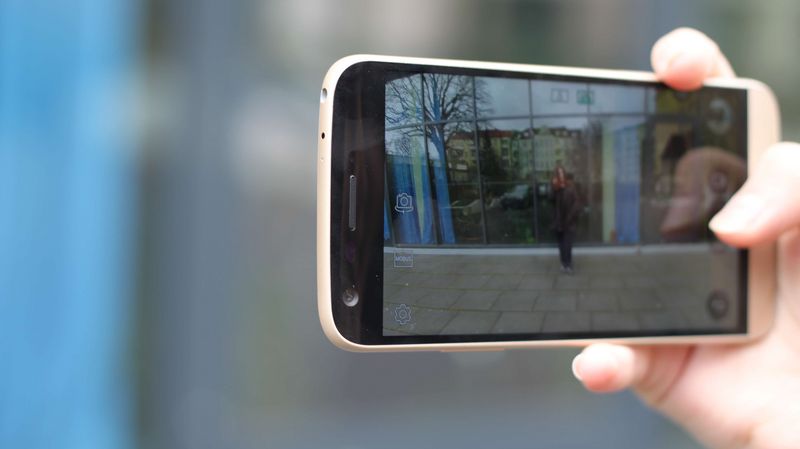Ein Smartphone, mit dem eine Video-Aufnahme gemacht wird