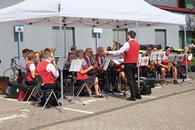 Musikalisch bereicherten die "Musikfreunde Roisdorf" das Jubiläum mit einem Platzkonzert. 