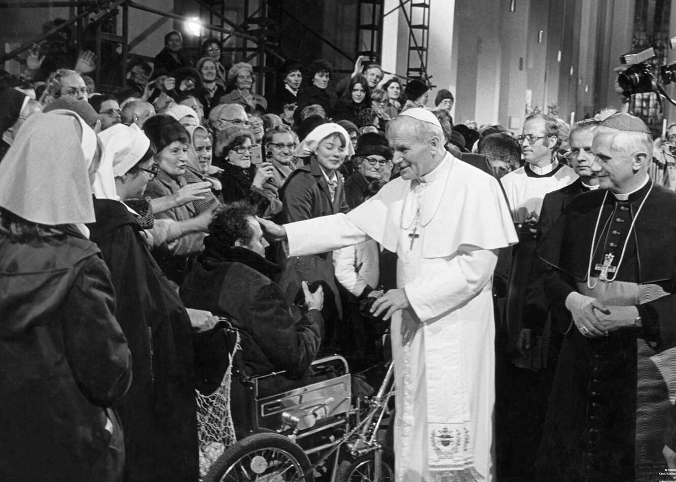 Vom 15. bis 19.11.1980 leisten 1.435 Malteser Einsatzkräfte Sanitätsdienst beim Deutschlandbesuch von Papst Johannes Paul II. 