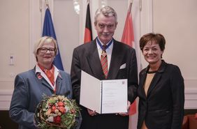 Hohe Auszeichnung für Dr. Constantin von Brandenstein-Zeppelin.Foto: Hessische Staatskanzlei, Feige