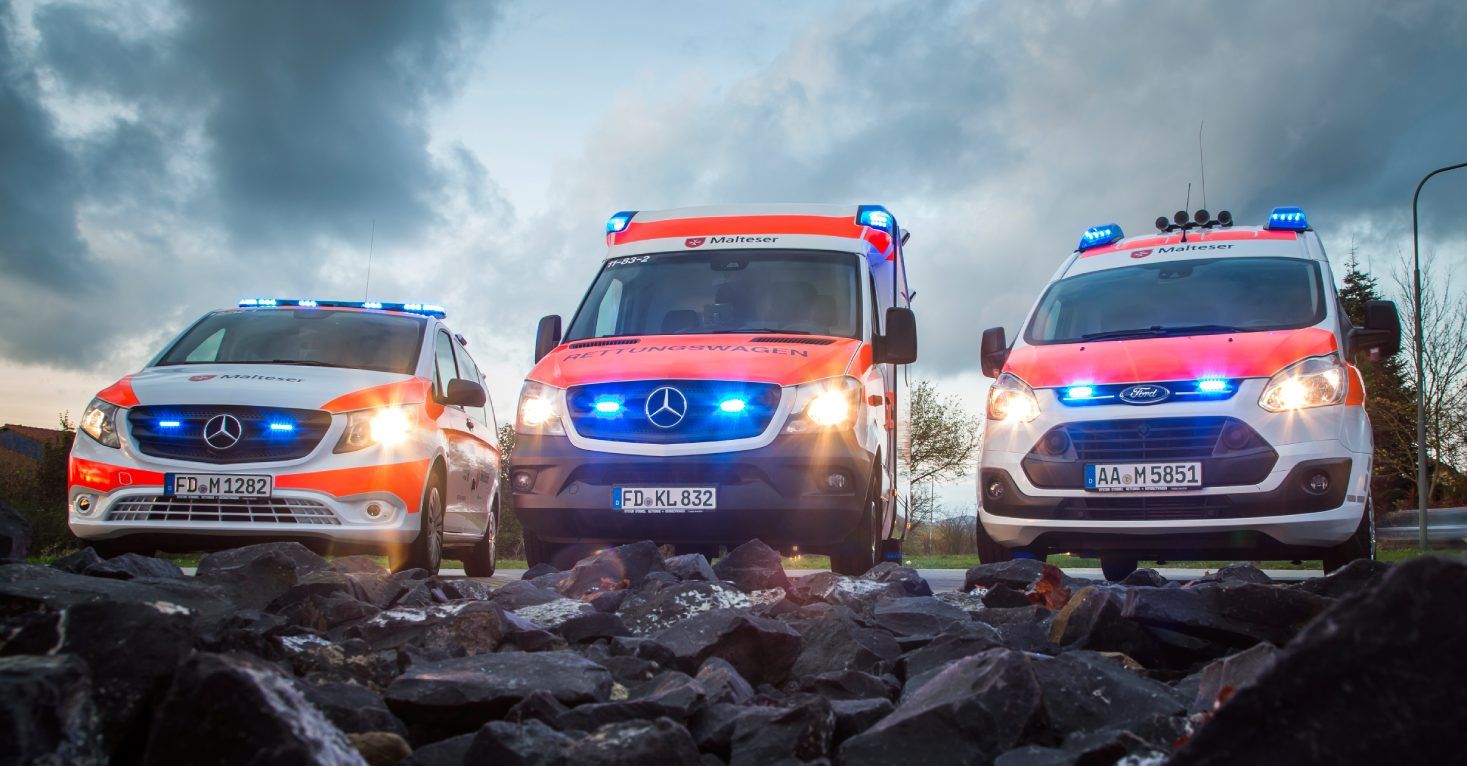 Warum scheint im Rettungswagen blaues Licht?, Habt Ihr auch schon einmal  gefragt, warum ein Rettungs- oder Krankentransportwagen nicht nur das  bekannte Blaulicht auf dem Dach hat, sondern man auch