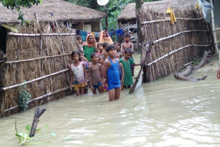 Der Monsun hat viele Dörfer in Nepal überflutet
