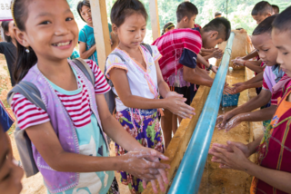 Die Kinder in Thailand lernen alles über Hygiene