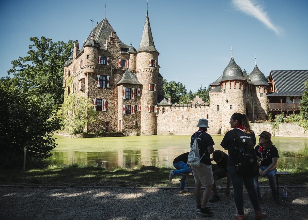 Burg Satzvey bietet eine wunderschöne Kulisse für das Sommer-Ferienlager.