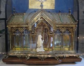 Reliquienschrein von Bernadette, der im Kloster von Nevers steht. Foto: Joachim Schäfer - Ökumenisches Heiligenlexikon 